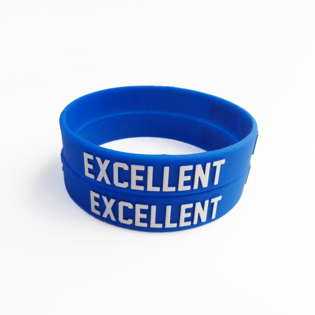 تعزيز جودة عالية أزياء شعار مخصص الرجال النقش سيليكون المطاط الحدث مهرجان قابل للتعديل سوار الأساور