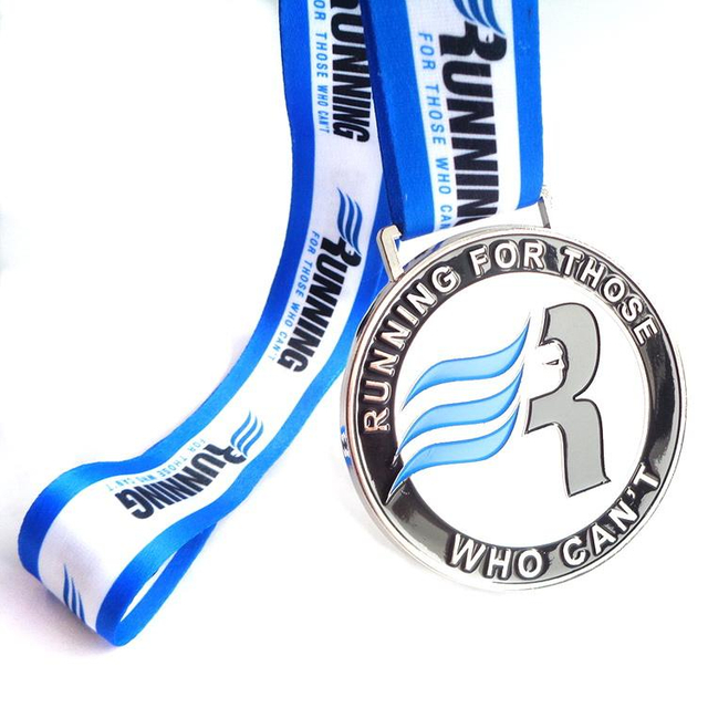 الصين مصنع الحبل الأحمر مطلي معدن النقش نجمة ميدالية الزهور شارة 2023 ميدالية