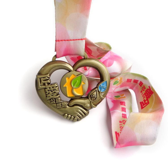 مخصص زهرة معدنية حلق أفضل صديق ميدالية مفتاح الإطار نجمة سداسية للفنون القتالية كبيرة الحجم لوحة ميدالية سويسرية