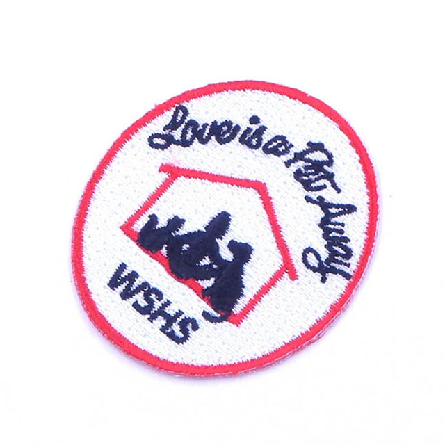 الجملة الملابس المخصصة تي شيرت التطريز بقع للقمصان